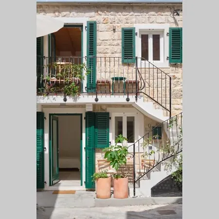 Heritage House In Varos *